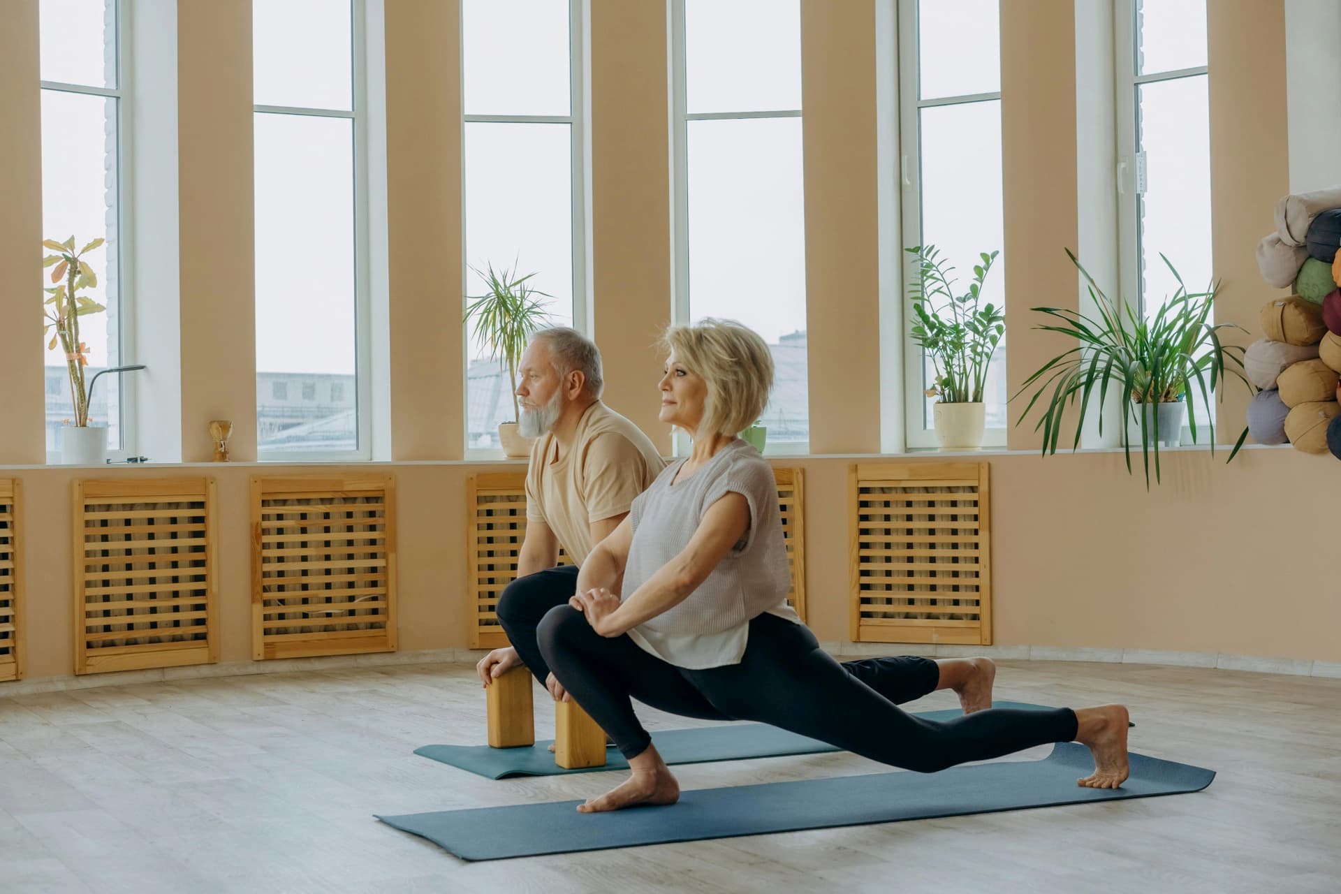 Older adults exercising to represent functional outcomes in knee care